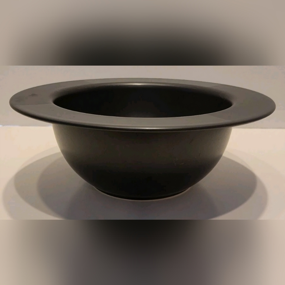 Nautica Satin/ Glossy Black Artic Night Rimmed 10" Serving Bowl